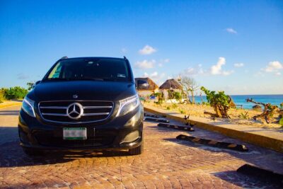 Departures in Mercedes Benz from Puerto Morelos to Cancun Airport - The 45-minute ride to Cancun Airport: comfort and less hassle
