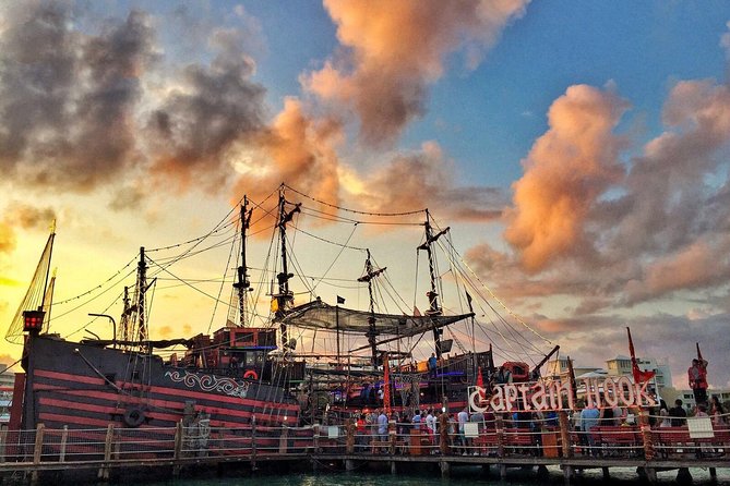 Dinner & Live Pirate Fight from Cancun - Seating, crowds, and the “get comfortable” reality on a boat