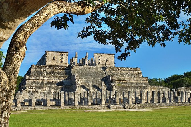 Discover ancient Mayan life at Chichen Itza Ruins and 2 cenotes - Food and pacing: the box lunch vs. the buffet reality