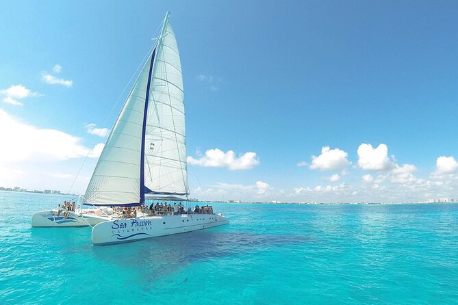 Discover Isla Mujeres tour with snorkel, buffet and open bar - Group size: what a max of 65 means for your experience