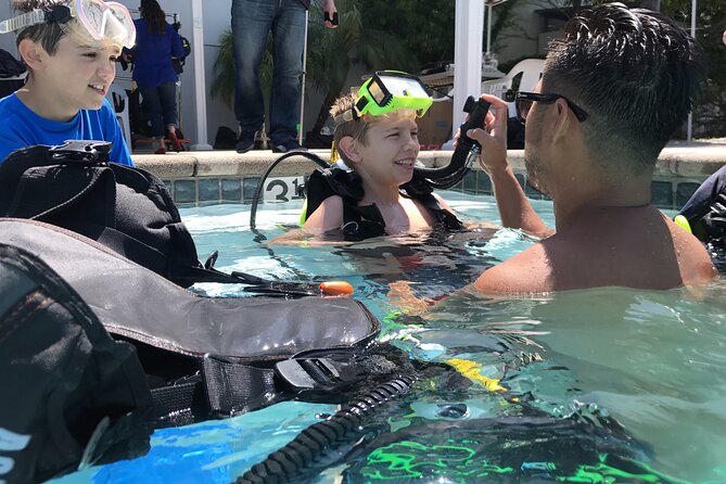 Discovery Scuba Diving !! - Pool Training: The Best Part for Beginners Who Feel Nervous
