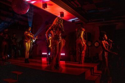 Dragaret Live Music and Dance Show in Cancun - Show Schedule: Doors at 10pm, Music for 3 Hours, Party Until 4am