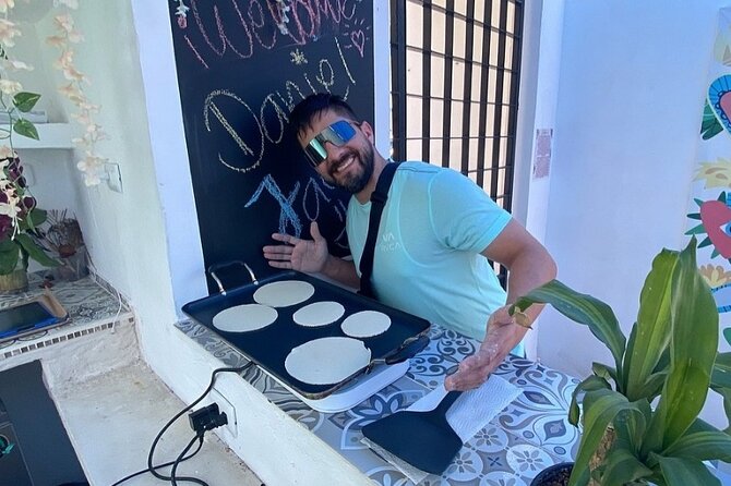 Elaboration of tortillas by hand following the Mexican tradition - Logistics that matter: where to meet and why weather counts