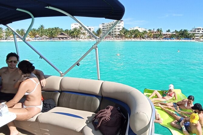 Entertainments and Celebrations in Cancun and Isla Mujeres - Captain skills and that fun extra: taking photos while cruising