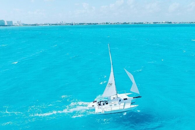 Exciting Catamaran Tour to Isla Mujeres, from Cancún! - Spinnaker flying and onboard energy: what’s included and what depends on weather