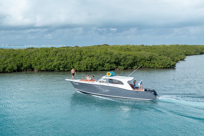 Exclusive Isla Mujeres and Cancun Private Yacht Tour - Private yacht cruise between Cancun and Isla Mujeres
