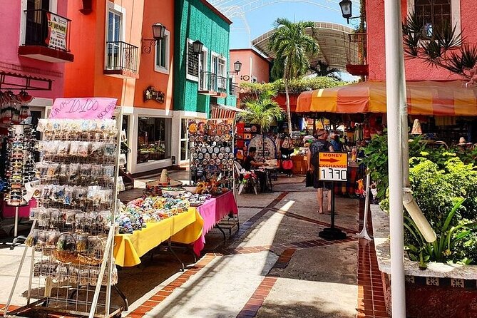 Explore Cancun City Tour! Round Bus transportation - Mercado 28: where souvenirs and local art meet real bargaining