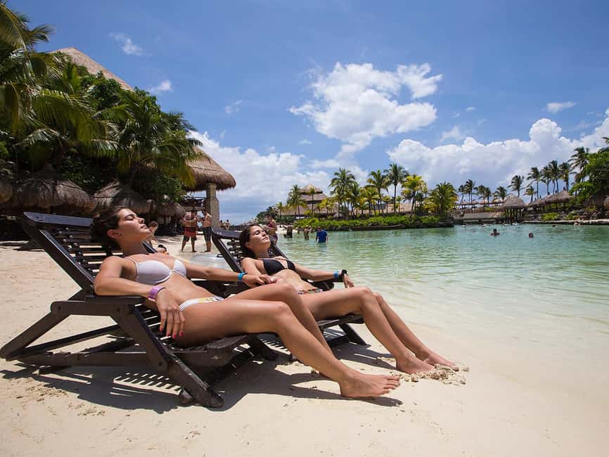 From Riviera Maya: Xcaret Park Plus, the complete experience - Coral Reef Aquarium, butterflies, and birds (with real variety)