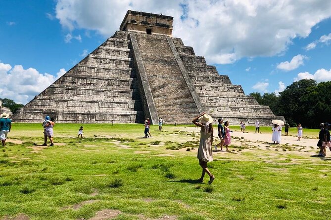 Full Day Tour Chichén Itzá Cenote Saamal Valladolid with buffet - Pickup timing and the panoramic bus routine from Cancun
