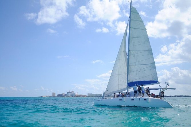 Half Day Sailing Private Catamaran to Isla Mujeres - Boat and crew: what you should expect on board