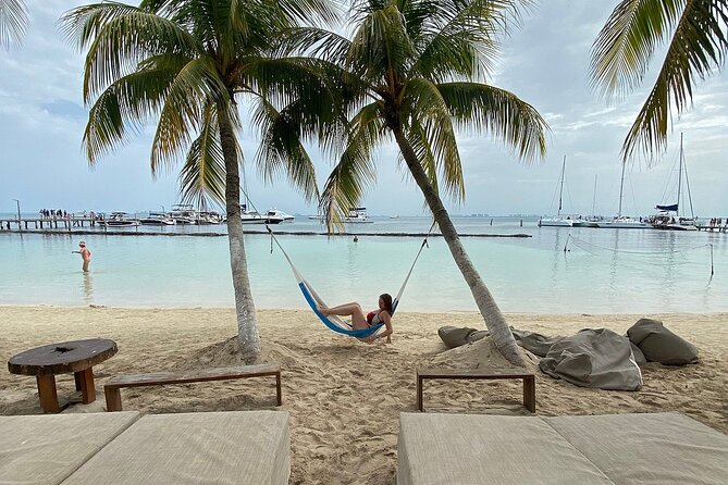 Isla Mujeres : All Inclusive Albatross Plus Tour with Transportation - The open bar setup: easy mode, with national drinks