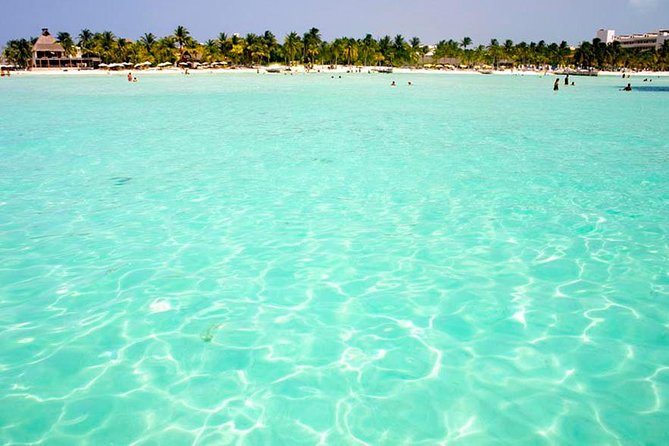 Isla Mujeres Catamaran Luxury Sailing Experience - Food and comfort: what’s included (and what you’ll still want to plan for)