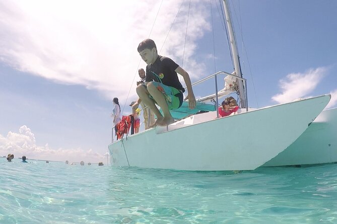 Isla Mujeres Catamaran Tour from Cancun with Snorkel and Open Bar - Beach club stop and Mexican buffet lunch with vegan options