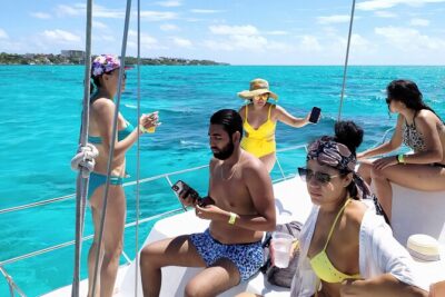 Isla Mujeres Catamaran Tour with Snorkeling at MUSA, Buffet Lunch & Open Bar - Snorkeling at MUSA: how the underwater museum actually feels