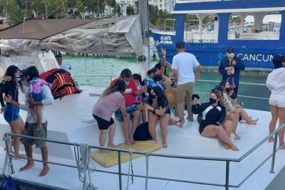 Isla Mujeres Premium Tour in Catamaran with Snorkel and Buffet - Stop 2: Arrecife El Meco snorkeling—fish and underwater sculptures