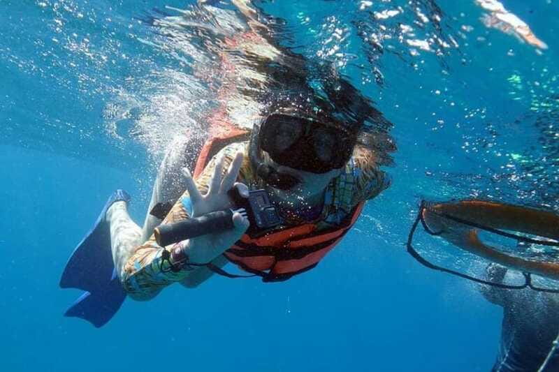 Isla Mujeres: Snorkel Tour at Musa and Manchones Reef - Break time: cookies, fruit, and a reset between swims