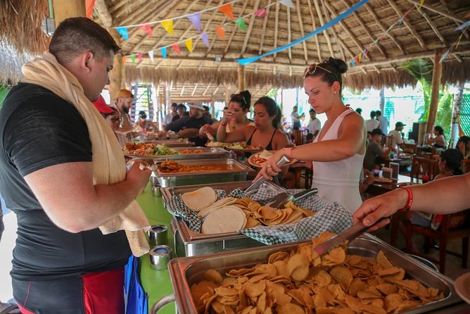 Isla Mujeres tour from Cancún (open bar, lunch ) - Spinnaker sail: the thrill you’ll only get if conditions cooperate