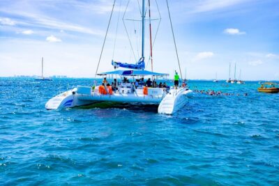 Isla Mujeres Tour on Catamaran with Snorkel, Open Bar, Buffet & Beach club - Getting to the boat in Cancun: plan for traffic and check your timing