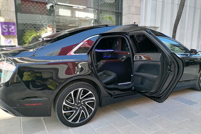 Lincoln Strecth Limousine with Wi Fi on board - Private transfer perks: up to 2 people, English support, and your own ride rhythm