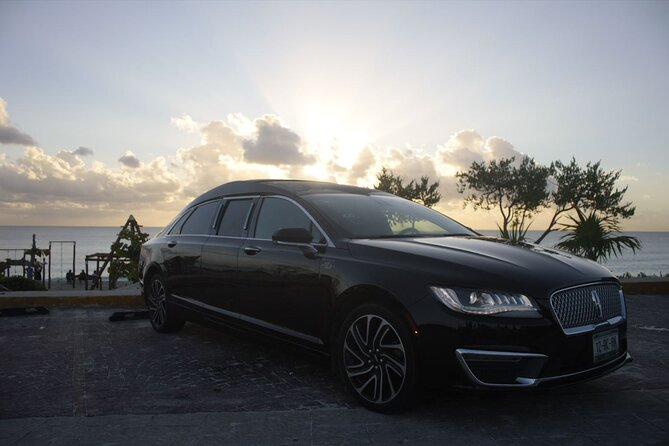 Lincoln Stretch limo from Cancun Hotel Zone to Cancun Airport - The ride segments: from lobby departure to airport drop-off