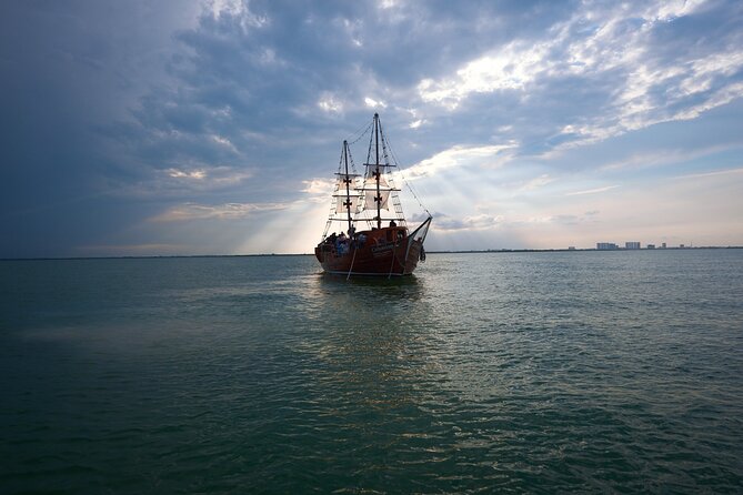Live a Romantic Night Cruise Dinner at COLUMBUS (open bar included) - Price and the Real Cost: $95 Plus the Dock Fee