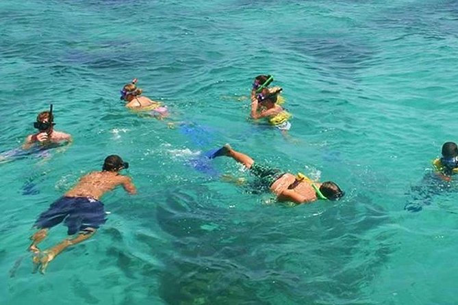 Live The Luxury Catamaran Isla Mujeres Tour in Cancun - Beach Club Time on Isla Mujeres: Shade, Loungers, and a Real Meal