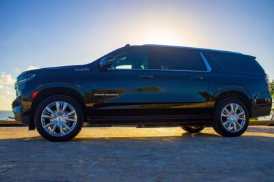 Luxury Suv Departures from Cancun Hotel Zone to Airport - Inside the luxury SUV: comfort, cleanliness, and predictable service
