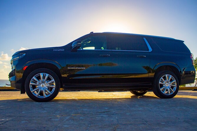 Luxury Suv Departures from Cancun Hotel Zone to Airport - Inside the luxury SUV: comfort, cleanliness, and predictable service