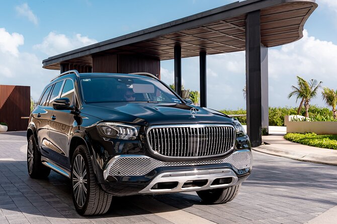 Luxury Transfers in a Mercedes Maybach GLS 600 - Entering Cancun: finding your greeter without drama