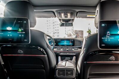 Luxury Transfers in a Mercedes Maybach GLS 600 - Pickup instructions by terminal: your fast track to the right meeting spot