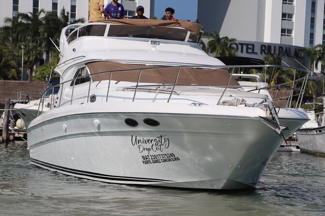 Luxury Yacht in Paradise and snorkel by Isla Mujeres - Drinks, comfort, and the crew’s photo game (Handley)