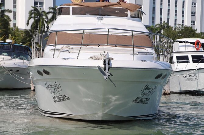Luxury Yacht in Paradise and snorkel by Isla Mujeres - Price and value for a group of up to 15