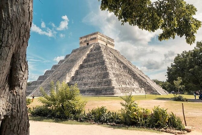 Majestic Chichén Itzá, Cenote Suytun, & Cenote Ikkil Journey - Valladolid: a quick taste of colonial streets and Yucatecan food