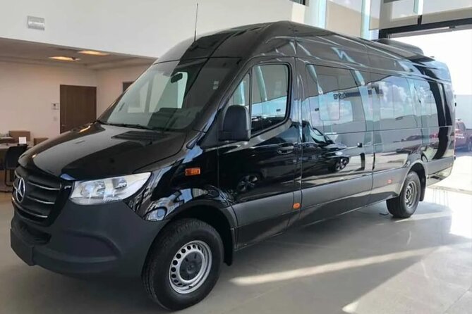 One way Private Transfer Cancun - Cancun International Airport - Wi‑Fi and cold drinks: the stress-killer details