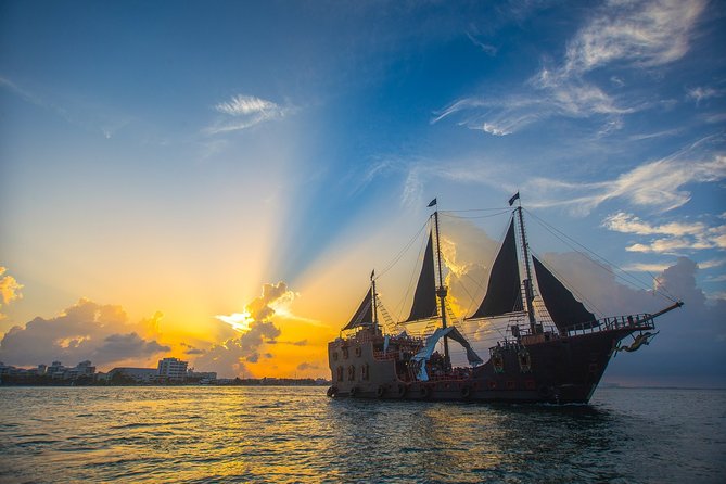 Pirate Ship Jolly Roger with Dinner and Open Bar - Pirate Ship Jolly Roger Cancun: The Night’s Big Idea