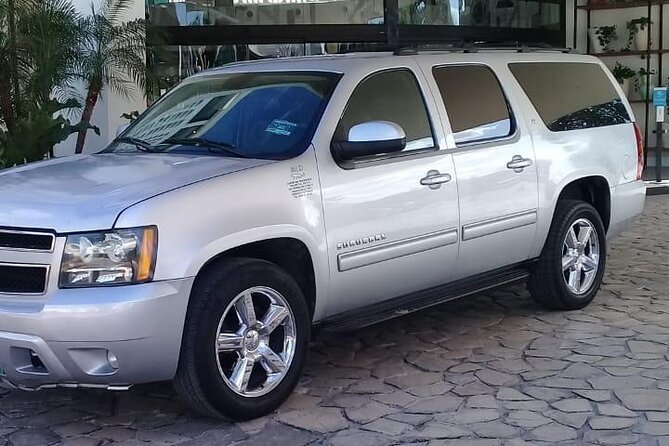 Private luxury transportation from CUN Airport to Playa del Carmen - The meet-up system: text timing, filters, and that welcome bar