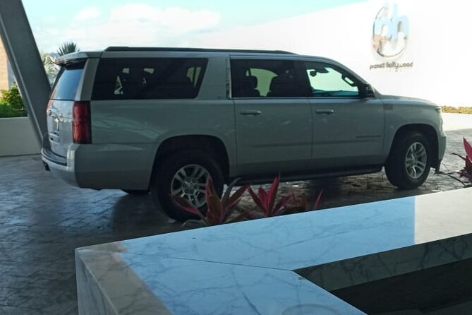 Private luxury transportation from CUN Airport to Puerto Morelos - The drive to Puerto Morelos: what to expect after you leave the airport