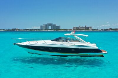 Private Premium Yacht 46FT Rental in Cancún - Meet the Crew and Understand the Service Rhythm