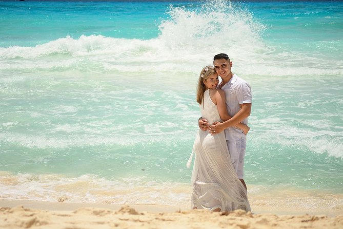 Private Professional Photography Session in Cancun - Posing guidance: turning awkward into flattering fast
