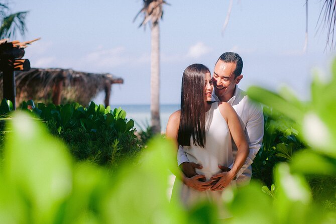 Private Professional Photoshoot in Cancun with Pick up - By-the-sea photos in Cancun: how the beach location works