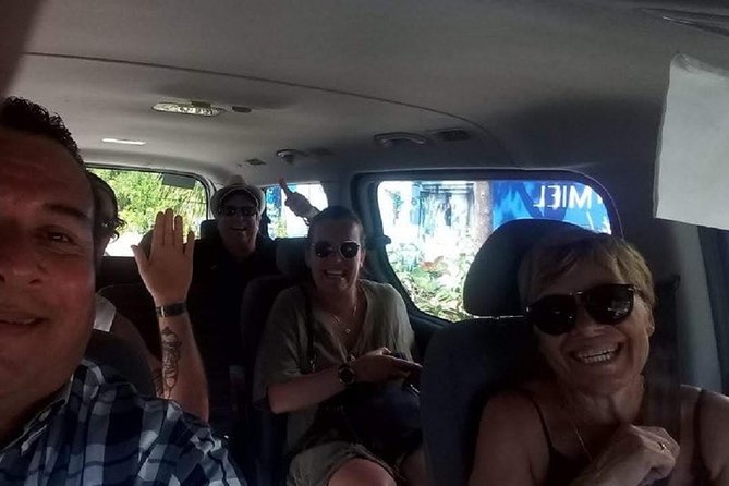 Private Roundtrip from Cancun Airport to Playa del Carmen - Meet-and-greet at Cancun Airport: where you stand makes or breaks the first 10 minutes