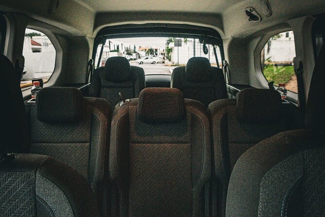 Private transfer Apto Cancun-Playa del Carmen | Viaje Redondo - Spotting Your Driver Fast: TransferIn Sign + Reservation Holder Name