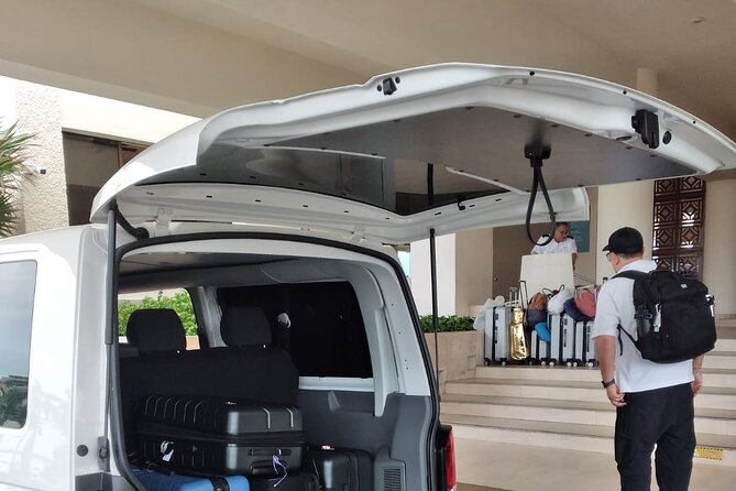 Private Transportation from the Airport to the Cancun hotel zone - Cancun Airport to Hotel Zone: The Whole Point Here