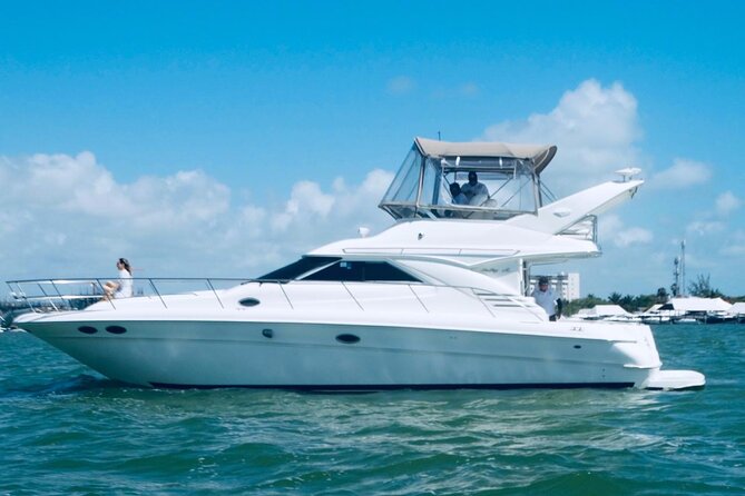 Private Yacht SeaRay 46ft Cancun 25P17 - Cruising Cancun’s turquoise water: what the bay time gives you