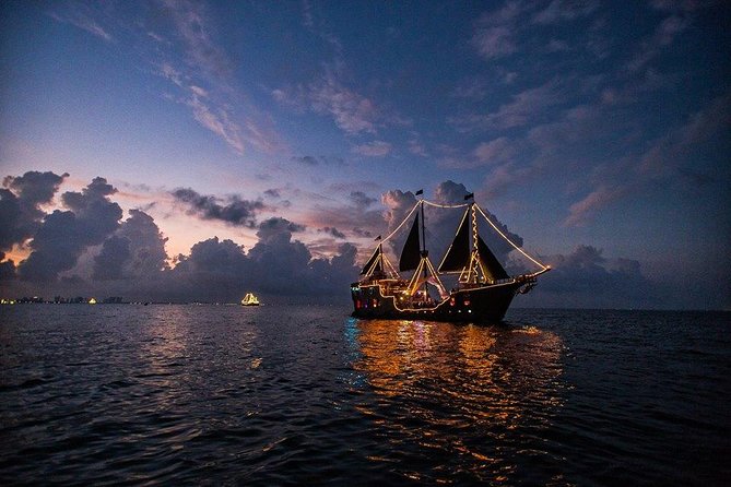 Romantic Dinner on a Spanish Galeon in Cancun - The sax live music: why this cruise feels different