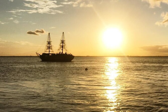 Romantic Sunset Dinner Cruise in Cancun with Open Bar - Who should book this sunset dinner cruise (and who should skip it)
