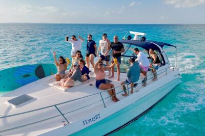 SeaRay 43ft Isla Mujeres, Snorkelling and more!! - The first big water stop: white sand, natural pool time, and photos