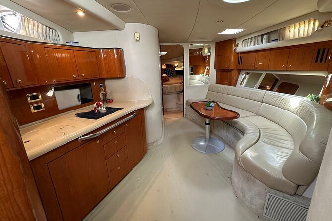 SeaRay 43ft Isla Mujeres, Snorkelling and more!! - Onboard comfort and the little things: two bathrooms, bottled water, drinks