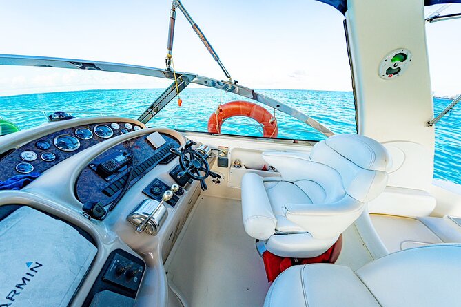SeaRay 43ft Isla Mujeres, Snorkelling and more!! - Crew energy matters: Rafael, June, and Danny
