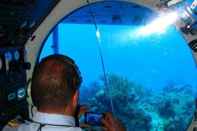 Subsea Subsee - The Subsee Explorer ride: coral reefs, wildlife, and underwater statues
